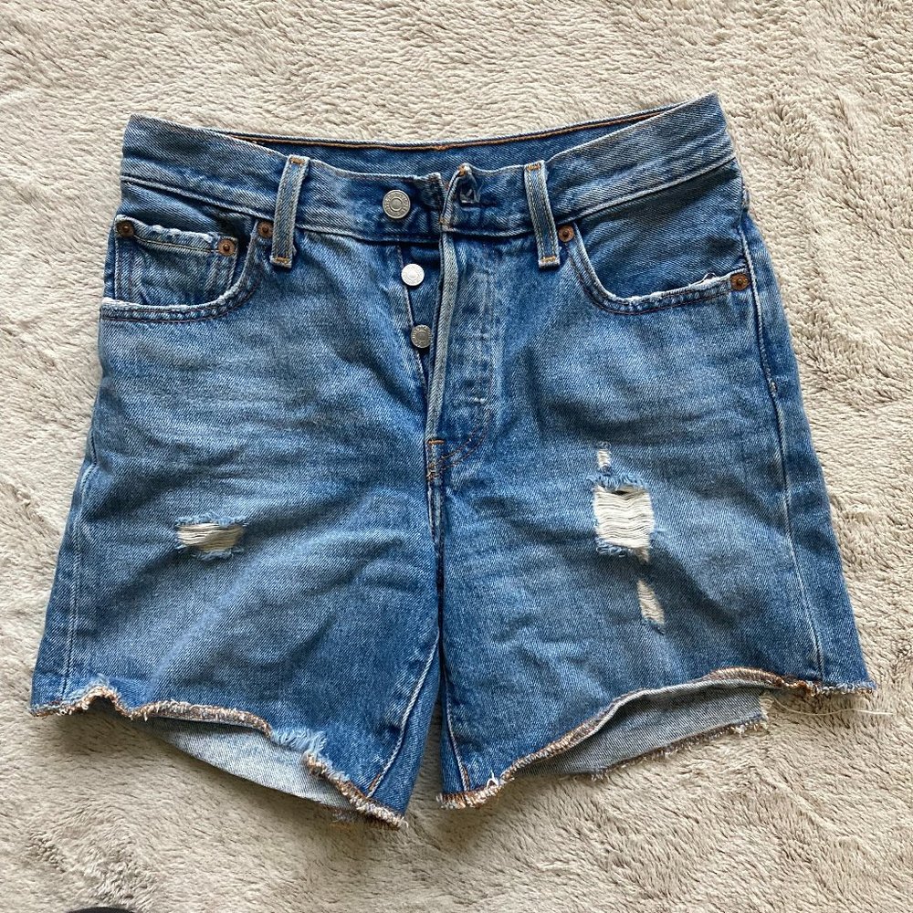 Levi's 501 mid-thigh shorts